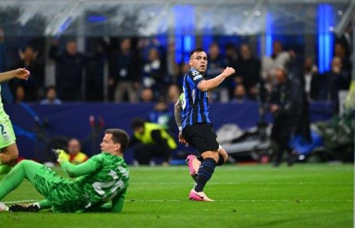 إنتر ميلان يتفوق على برشلونة بثنائية في الشوط الأول بدوري أبطال أوروبا