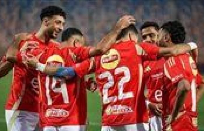 الأهلي يعتلي قمة الدوري برباعية في شباك المصري