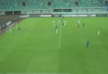 نجم الزمالك يثير الجدل بلقطة طريفة في مباراة إنيمبا النيجيري